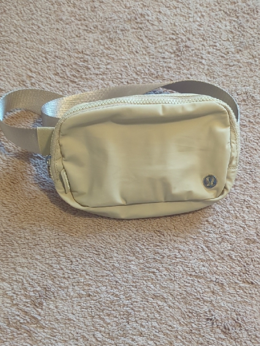 lululemon athletica Everywhere Belt Bag - Picture 2 of 5